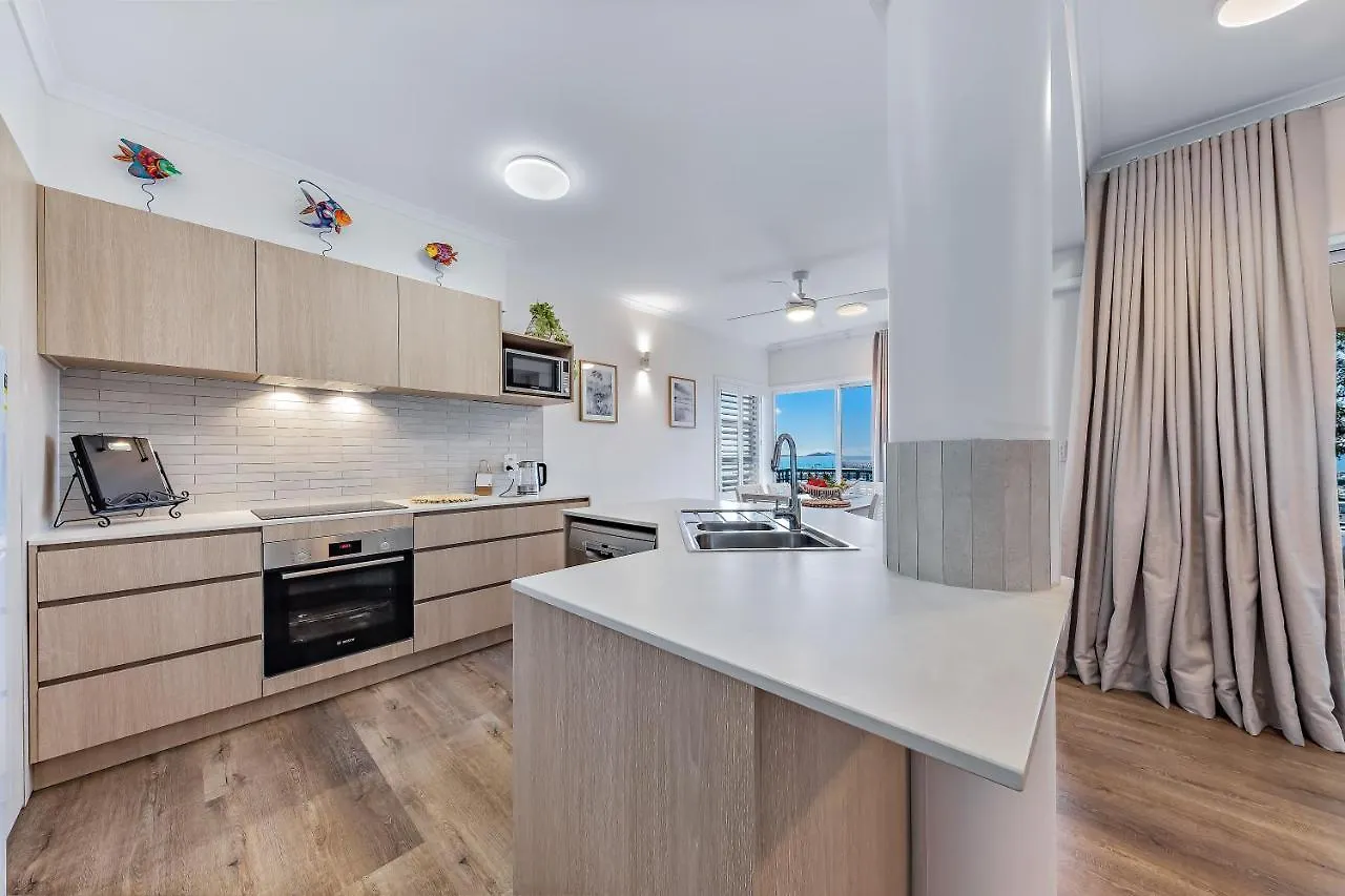 Sea Views On Shingley Apartment Airlie Beach