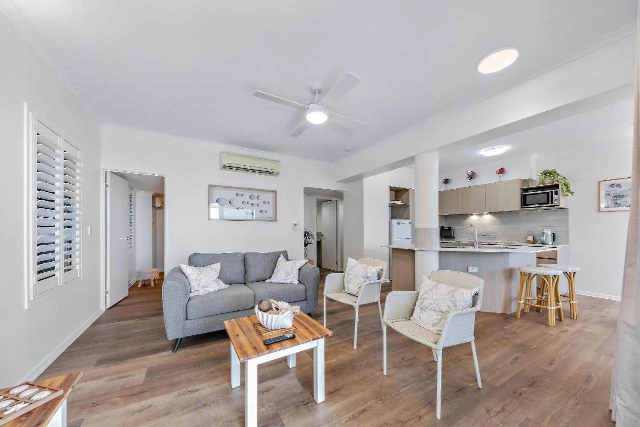 Sea Views On Shingley Apartment Airlie Beach