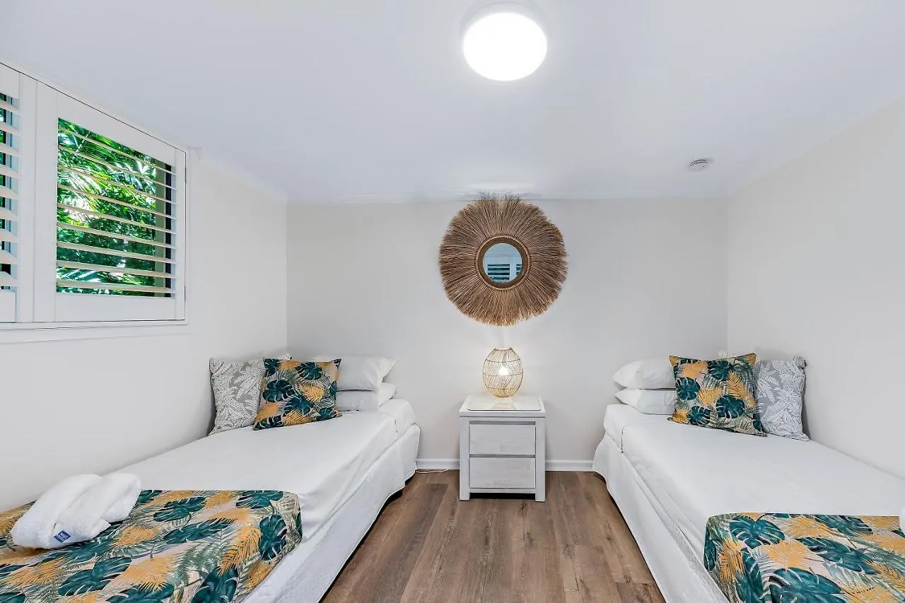 Sea Views On Shingley Apartment Airlie Beach