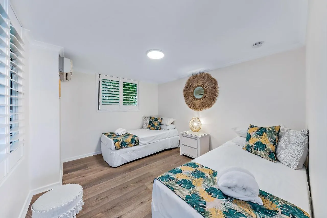 Sea Views On Shingley Apartment Airlie Beach